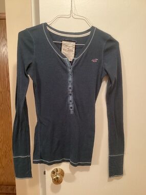 Vintage Y2K Hollister Henley (L)